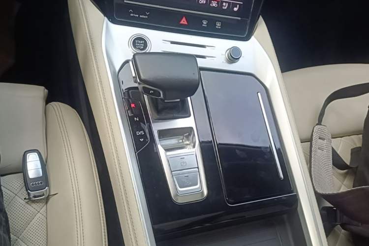 Used Audi Q6 2023 45 TFSI quattro Qiyun Edition Yulin Package Gear Lever