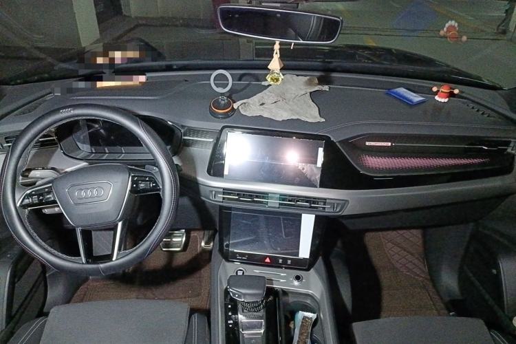 Used Audi Q6 2023 45 TFSI quattro Qiyun Light Riding Package Center Console