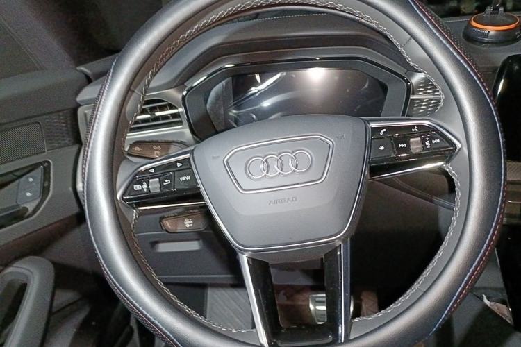 Used Audi Q6 2023 45 TFSI quattro Qiyun Light Riding Package Steering Wheel