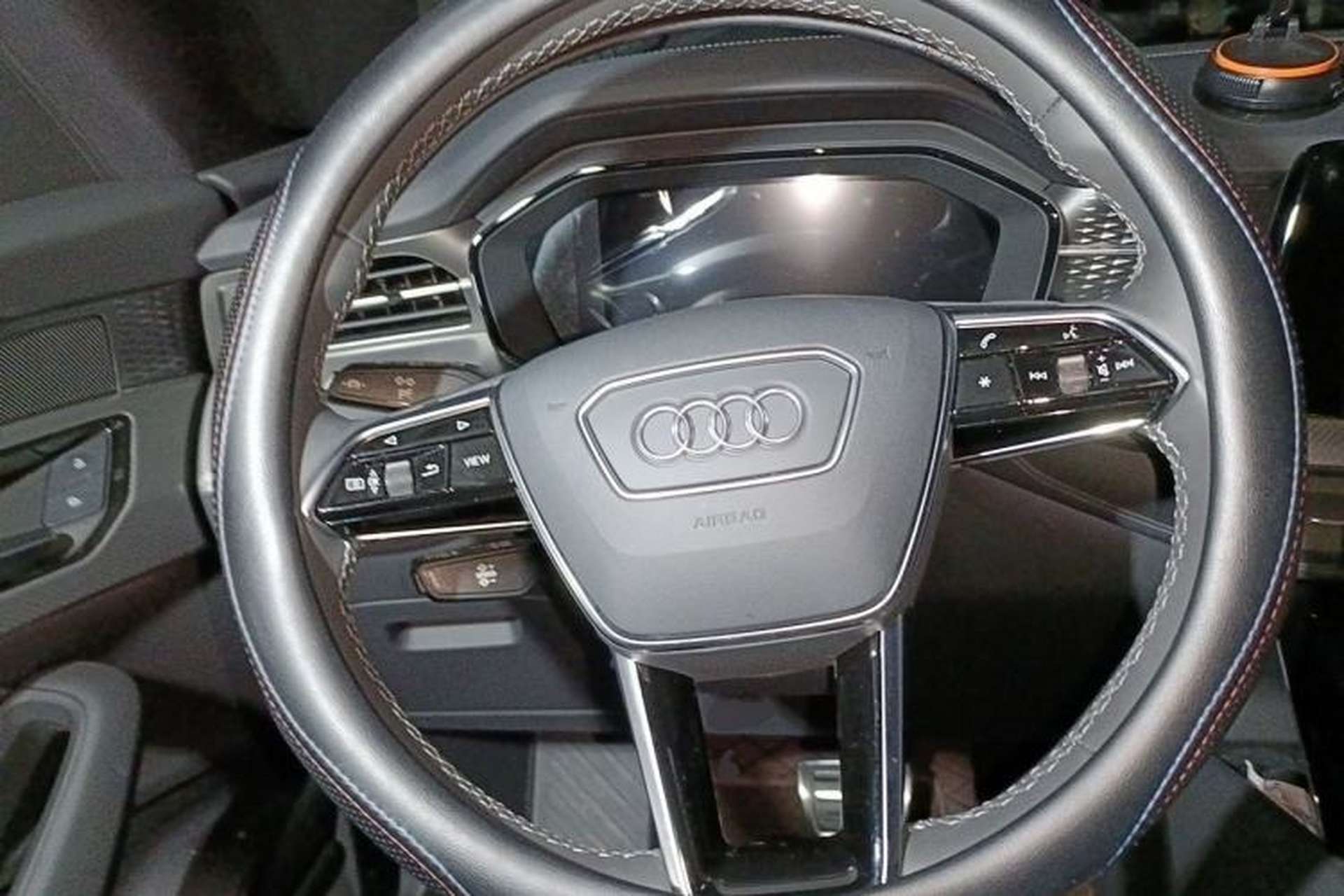 Used Audi Q6 2023 45 TFSI quattro Qiyun Light Riding Package Steering Wheel