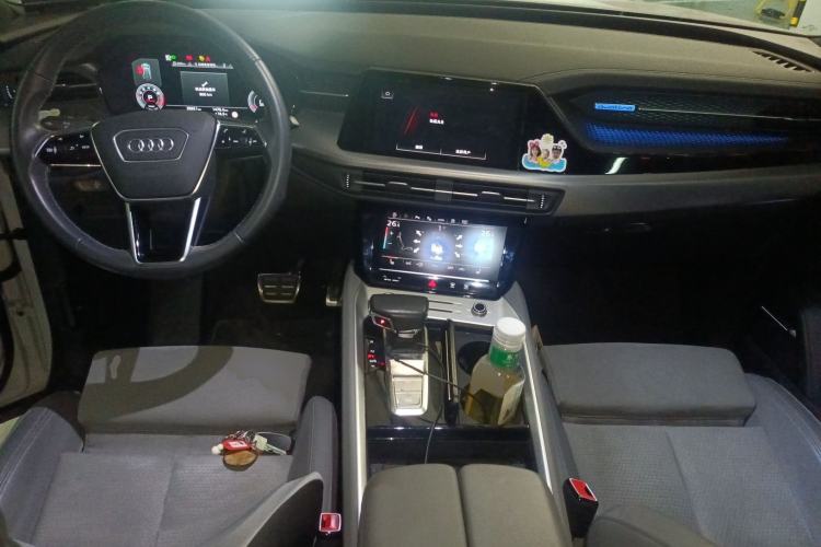 Used Audi Q6 2023 45 TFSI quattro Qiyun Edition Flying Rider Package Center Console