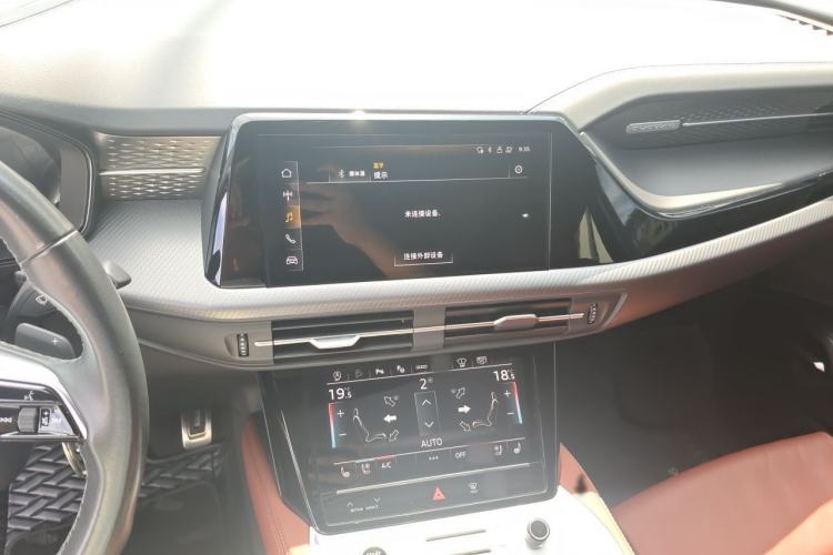 Used Audi Q6 2024 45 TFSI quattro Black Warrior Edition 6 Seats Audio And AC Panel