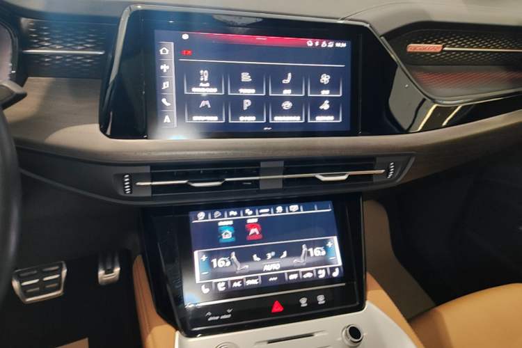 Used Audi Q6 2024 45 TFSI quattro Qiyun Edition Yulin Package 6 seats Audio And AC Panel