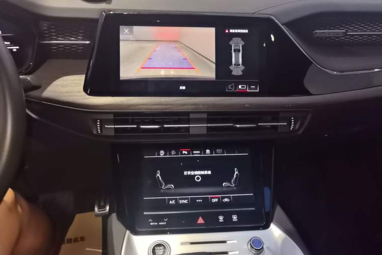 Used Audi Q6 2024 40 TFSI quattro Guanyun Edition Yulin Package 7 Seats Audio And AC Panel
