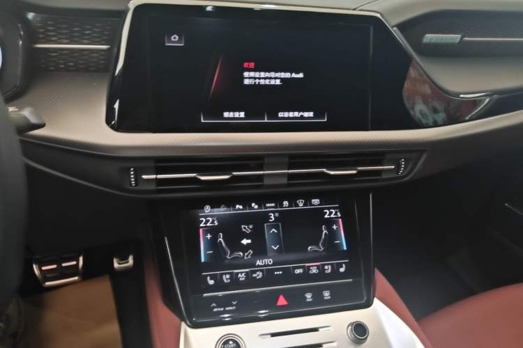 Used Audi Q6 2024 50 TFSI quattro Black Warrior Edition 6-seater Audio And AC Panel