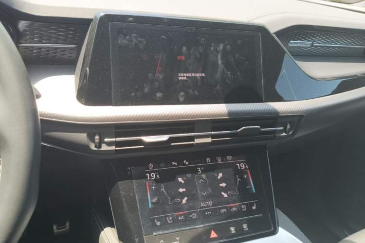 Used Audi Q6 2024 45 TFSI quattro Black Warrior Edition 6 Seats Audio And AC Panel