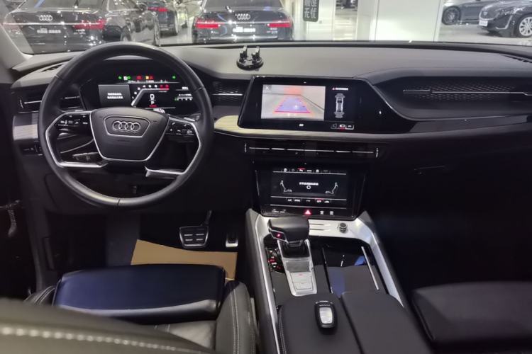 Used Audi Q6 2024 40 TFSI quattro Guanyun Edition Yulin Package 7 Seats Center Console
