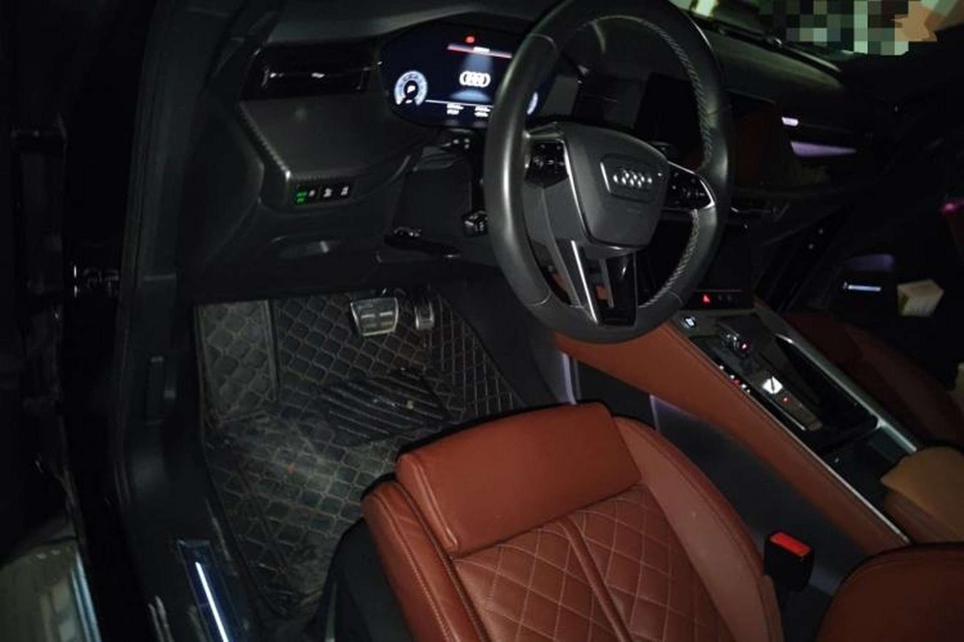 Used Audi Q6 2024 45 TFSI quattro Black Warrior Edition 6 Seats Center Console