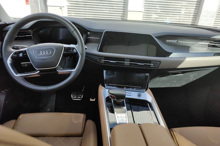 Used Audi Q6 2024 45 TFSI quattro Qiyun Edition Yulin Package 6 seats Center Console