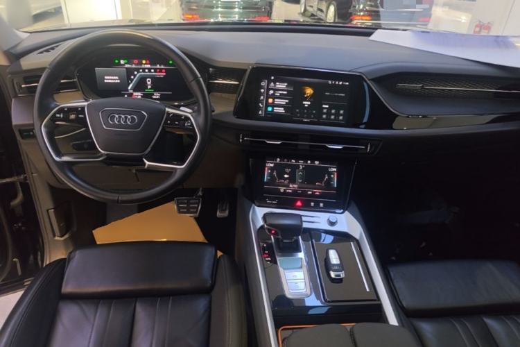 Used Audi Q6 2024 40 TFSI quattro Guanyun Edition Yulin Package 7 Seats Center Console
