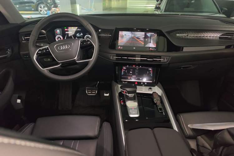 Used Audi Q6 2024 40 TFSI quattro Guanyun Edition Yulin Package 7 Seats Center Console