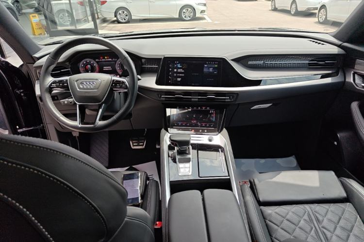 Used Audi Q6 2024 45 TFSI quattro Zhuyun Edition Flying Rider Package 6 Seats Center Console