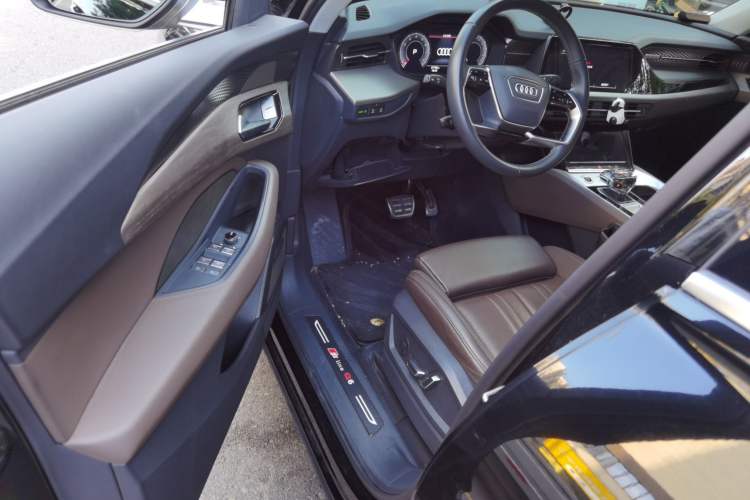 Used Audi Q6 2024 45 TFSI quattro Qiyun Edition Yulin Package 7 Seats Driver Seat