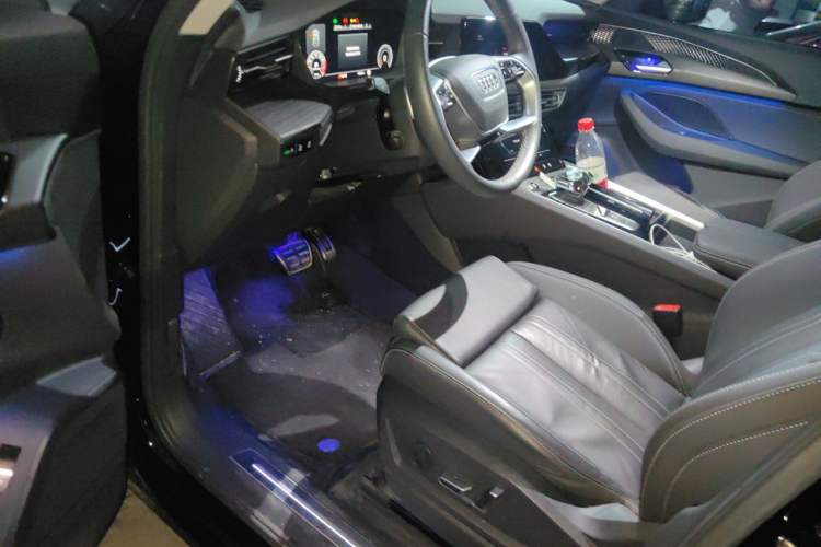 Used Audi Q6 2024 40 TFSI quattro Guanyun Edition Yulin Package 7 Seats Driver Seat