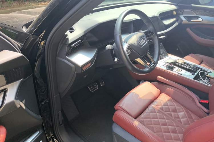 Used Audi Q6 2024 50 TFSI quattro Black Warrior Edition 6-seater Driver Seat