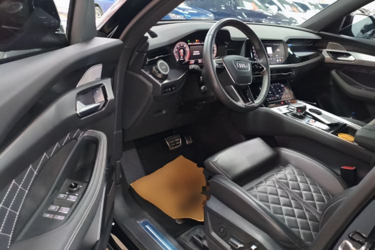Used Audi Q6 2024 50 TFSI quattro Black Warrior Edition 6-seater Driver Seat