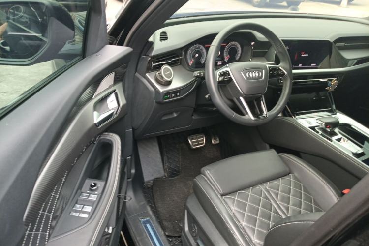 Used Audi Q6 2024 50 TFSI quattro Black Warrior Edition 6-seater Driver Seat