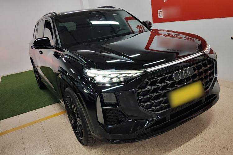Used Audi Q6 2024 50 TFSI quattro Black Warrior Edition 6-seater Front Right 45 Deg