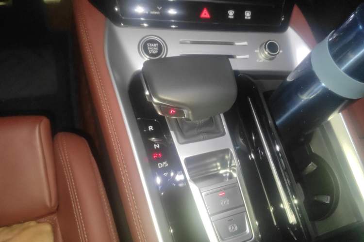 Used Audi Q6 2024 45 TFSI quattro Black Warrior Edition 6 Seats Gear Lever