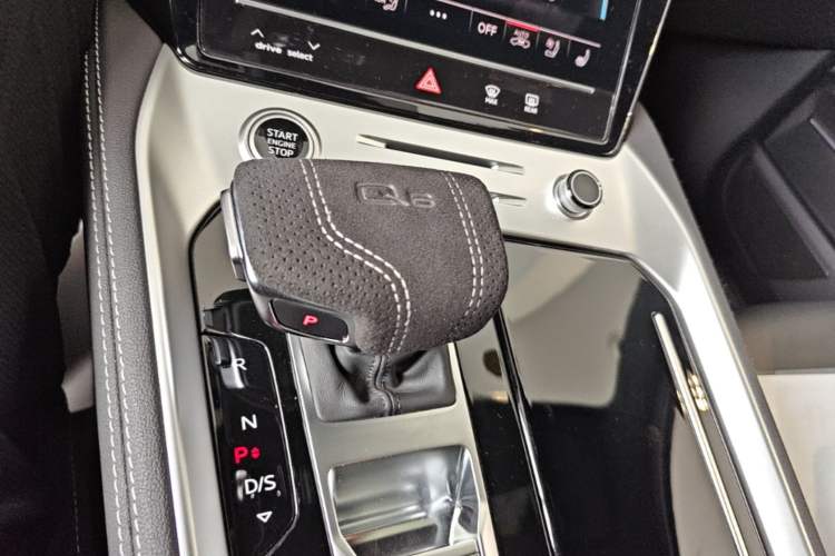 Used Audi Q6 2024 45 TFSI quattro Black Warrior Edition 6 Seats Gear Lever