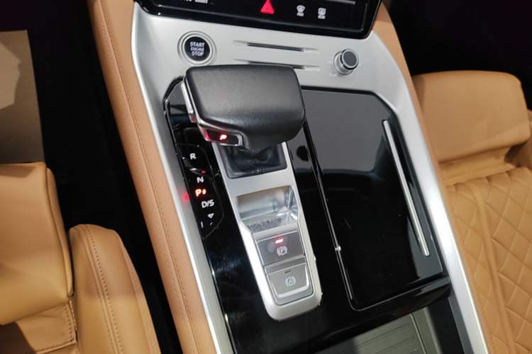 Used Audi Q6 2024 45 TFSI quattro Qiyun Edition Yulin Package 6 seats Gear Lever