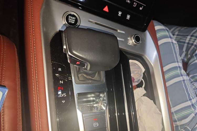 Used Audi Q6 2024 45 TFSI quattro Black Warrior Edition 6 Seats Gear Lever