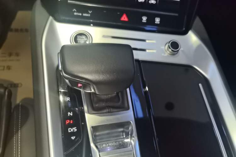 Used Audi Q6 2024 40 TFSI quattro Guanyun Edition Yulin Package 7 Seats Gear Lever