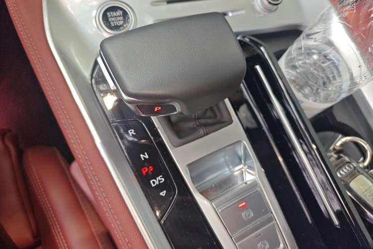 Used Audi Q6 2024 45 TFSI quattro Black Warrior Edition 6 Seats Gear Lever