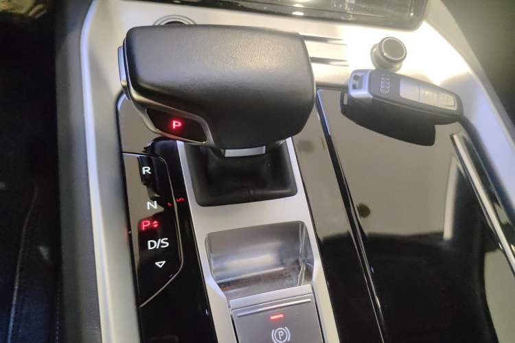 Used Audi Q6 2024 40 TFSI quattro Guanyun Edition Yulin Package 7 Seats Gear Lever