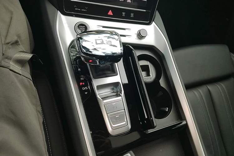 Used Audi Q6 2024 40 TFSI quattro Guanyun Edition Yulin Package 7 Seats Gear Lever