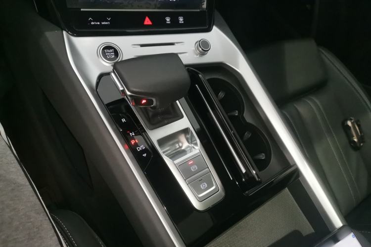 Used Audi Q6 2024 40 TFSI quattro Guanyun Edition Yulin Package 7 Seats Gear Lever
