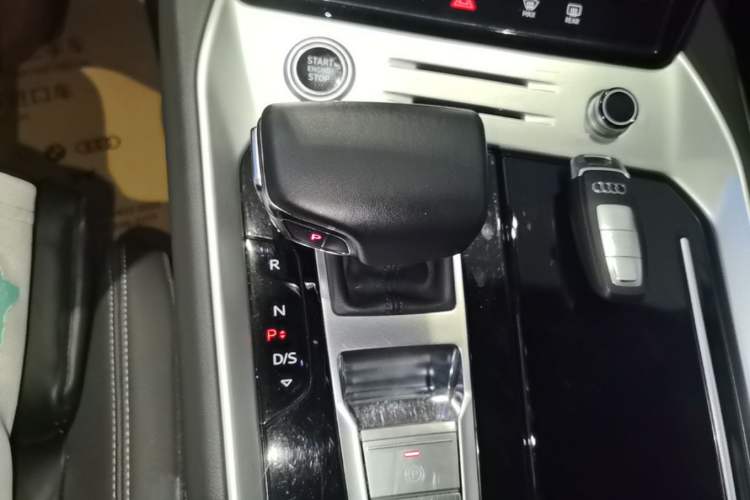 Used Audi Q6 2024 40 TFSI quattro Guanyun Edition Yulin Package 7 Seats Gear Lever