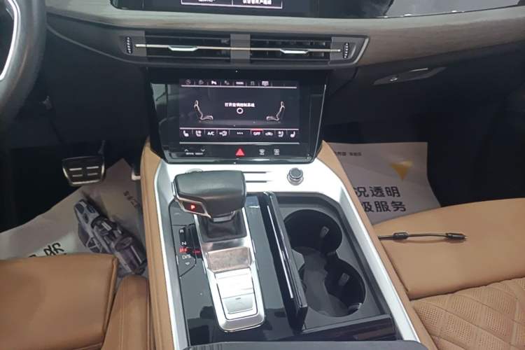 Used Audi Q6 2024 50 TFSI quattro Xingyun Edition Yulin Package 6 Seats Gear Lever