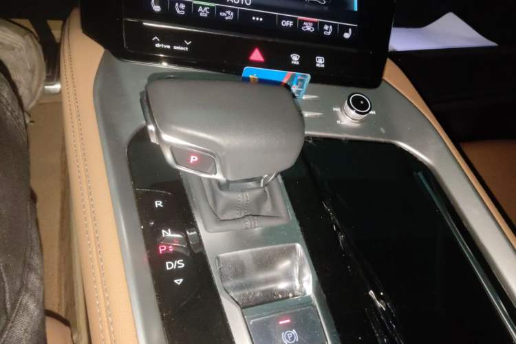 Used Audi Q6 2024 45 TFSI quattro Qiyun Edition Yulin Package 6 seats Gear Lever