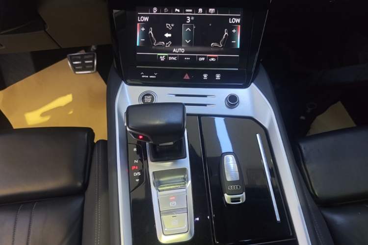 Used Audi Q6 2024 40 TFSI quattro Guanyun Edition Yulin Package 7 Seats Gear Lever
