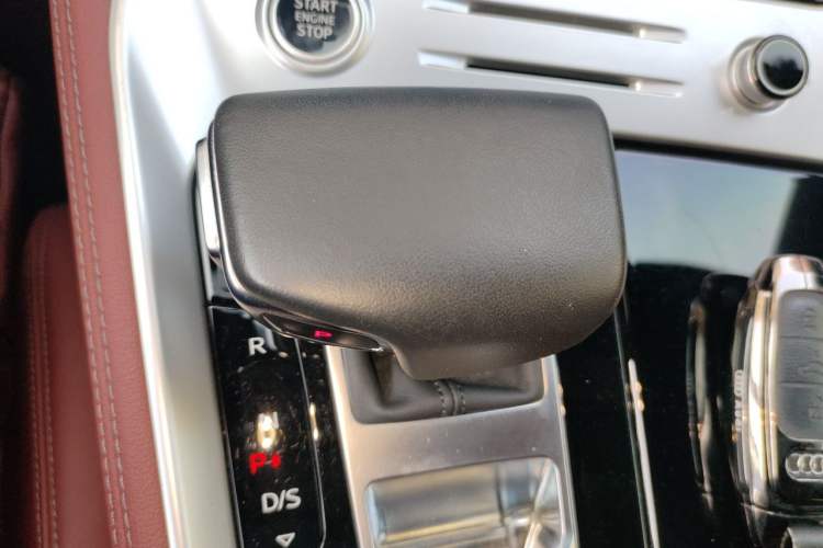 Used Audi Q6 2024 45 TFSI quattro Black Warrior Edition 6 Seats Gear Lever
