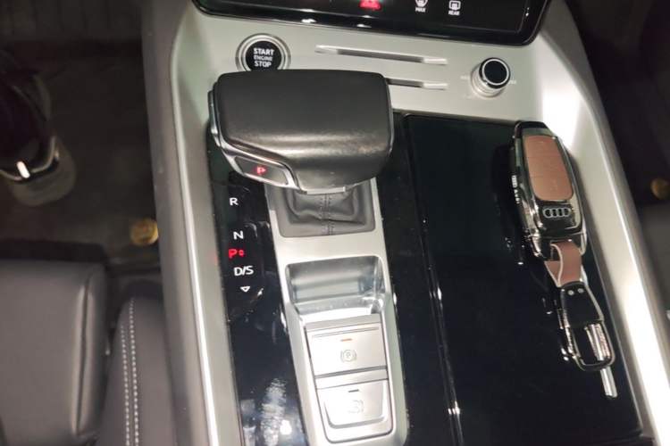 Used Audi Q6 2024 40 TFSI quattro Guanyun Edition Yulin Package 7 Seats Gear Lever