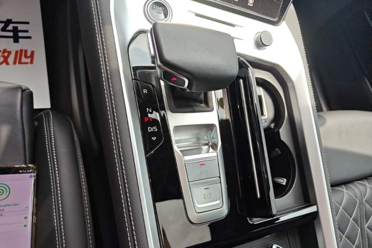 Used Audi Q6 2024 45 TFSI quattro Zhuyun Edition Flying Rider Package 6 Seats Gear Lever