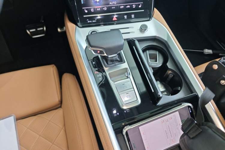 Used Audi Q6 2024 45 TFSI quattro Qiyun Edition Yulin Package 6 seats Gear Lever
