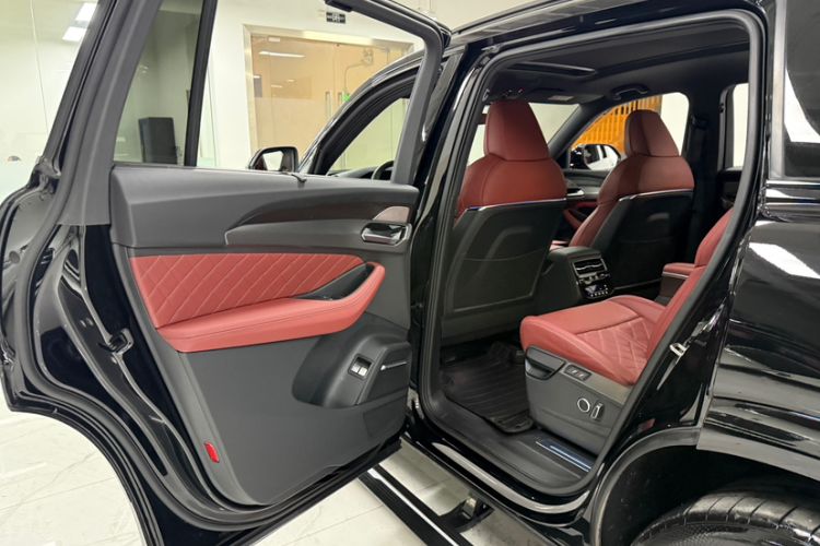 Used Audi Q6 2024 45 TFSI quattro Black Warrior Edition 6 Seats Interior 10