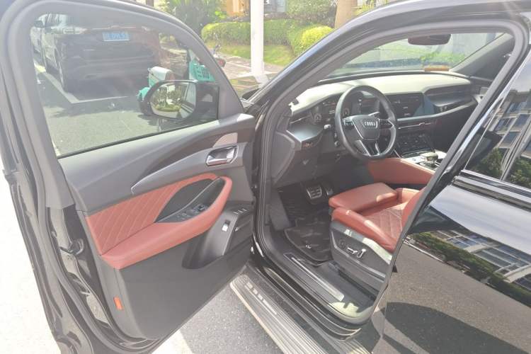 Used Audi Q6 2024 45 TFSI quattro Black Warrior Edition 6 Seats Interior 3