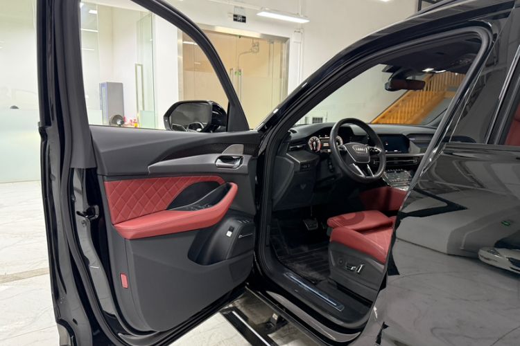 Used Audi Q6 2024 45 TFSI quattro Black Warrior Edition 6 Seats Interior 4