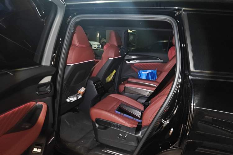 Used Audi Q6 2024 45 TFSI quattro Black Warrior Edition 6 Seats Interior 4