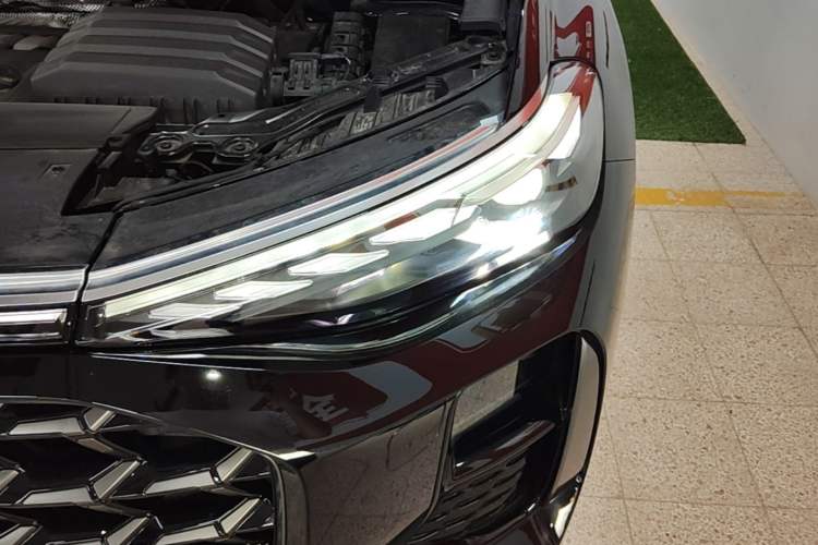 Used Audi Q6 2024 50 TFSI quattro Black Warrior Edition 6-seater Left Front Headlight