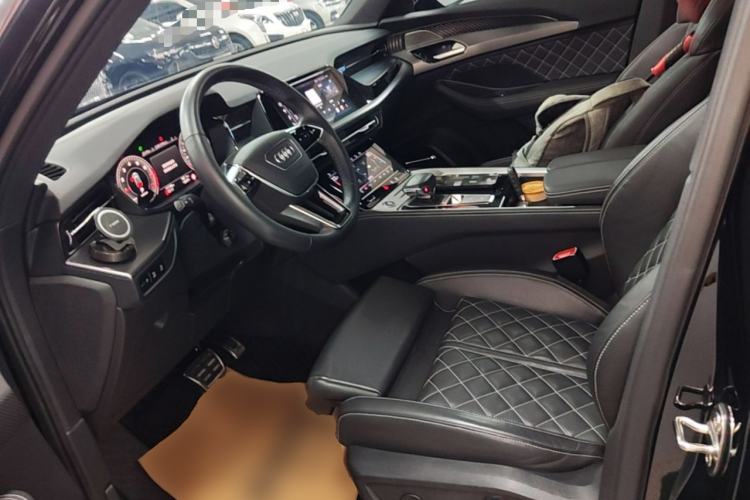 Used Audi Q6 2024 50 TFSI quattro Black Warrior Edition 6-seater Left Front Seat