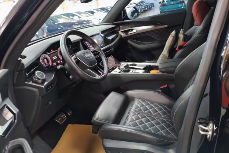 Used Audi Q6 2024 50 TFSI quattro Black Warrior Edition 6-seater Left Front Seat