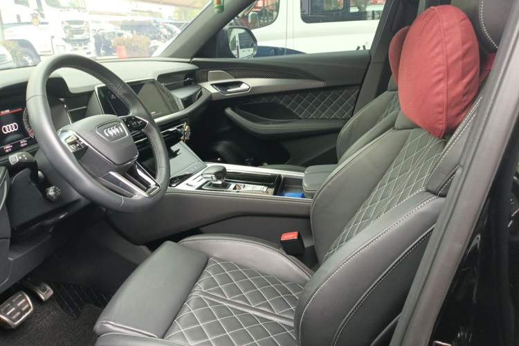 Used Audi Q6 2024 50 TFSI quattro Black Warrior Edition 6-seater Left Front Seat