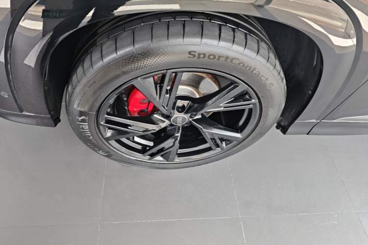 Used Audi Q6 2024 45 TFSI quattro Black Warrior Edition 6 Seats Left Front Wheel Hub