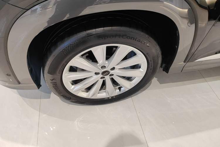 Used Audi Q6 2024 45 TFSI quattro Qiyun Edition Yulin Package 6 seats Left Front Wheel Hub