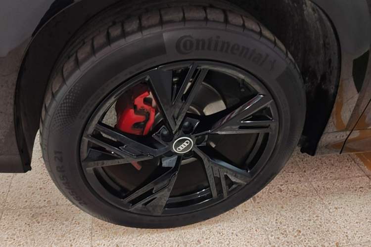 Used Audi Q6 2024 50 TFSI quattro Black Warrior Edition 6-seater Left Front Wheel Hub